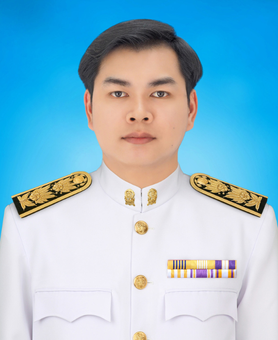 นายพีรพัฒน์ พรมแตง